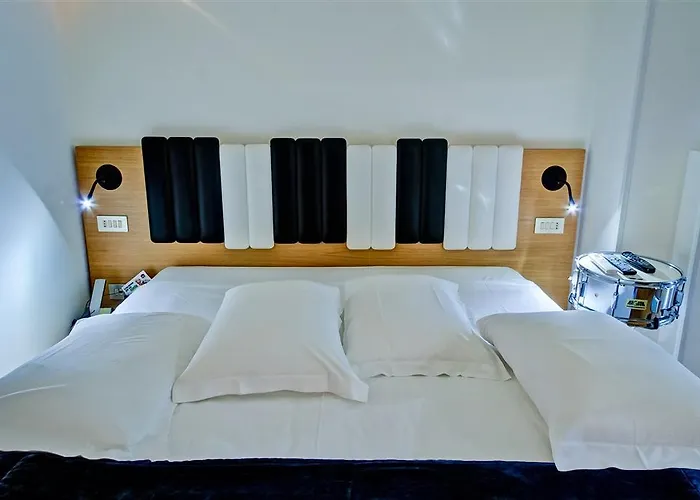 Franklin Feel The Sound Hotel 3*
