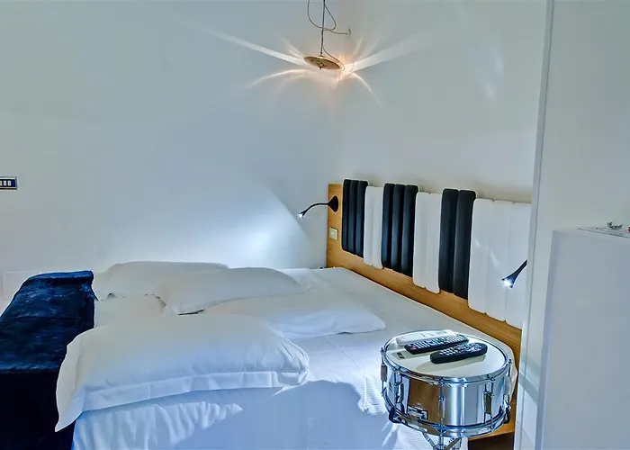Hotel Franklin Feel The Sound Rom